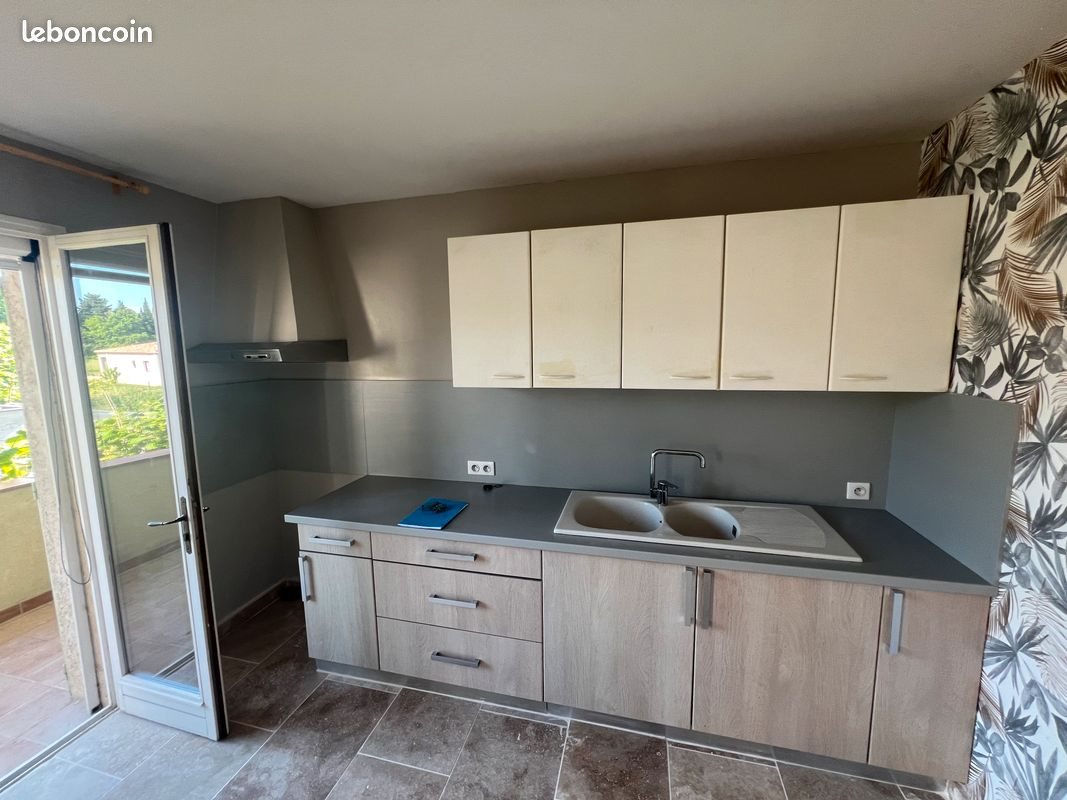 Appartement à louer, 70m², Eyguières