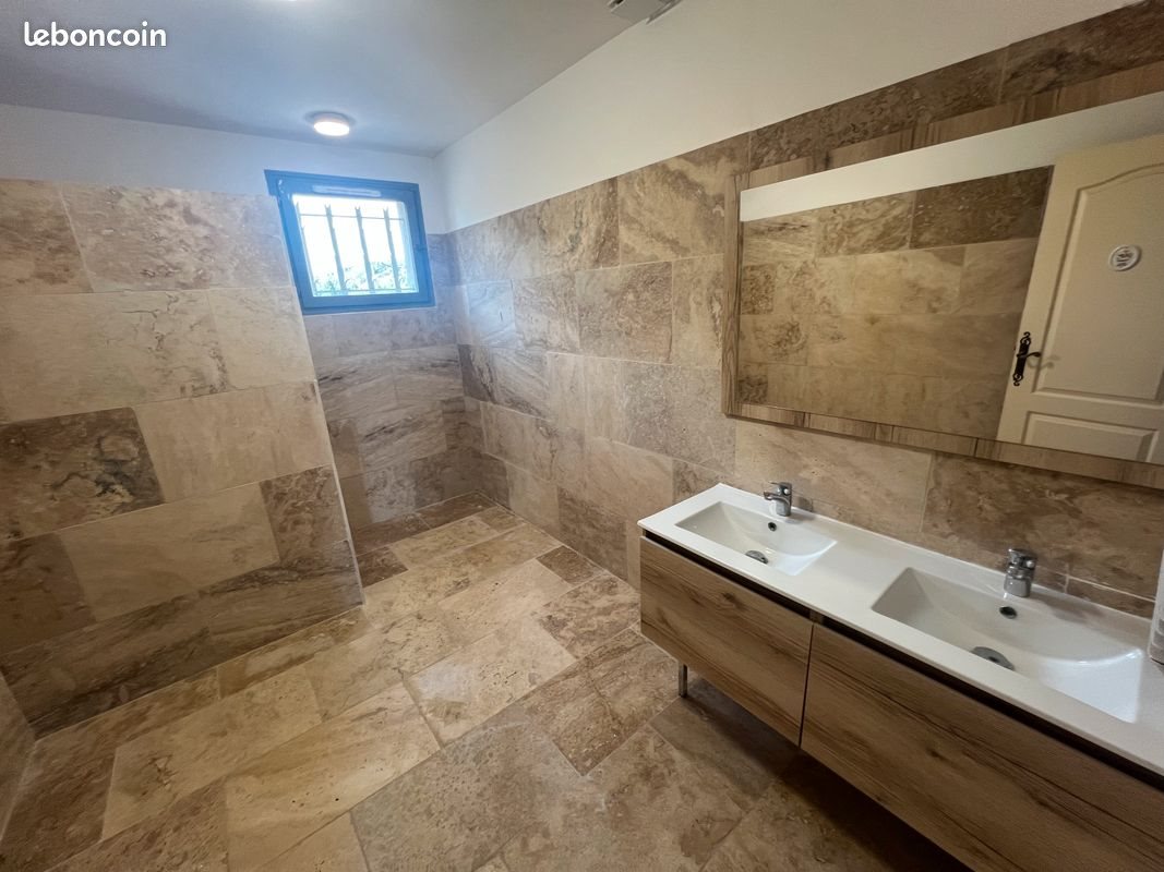 Appartement à louer, 70m², Eyguières