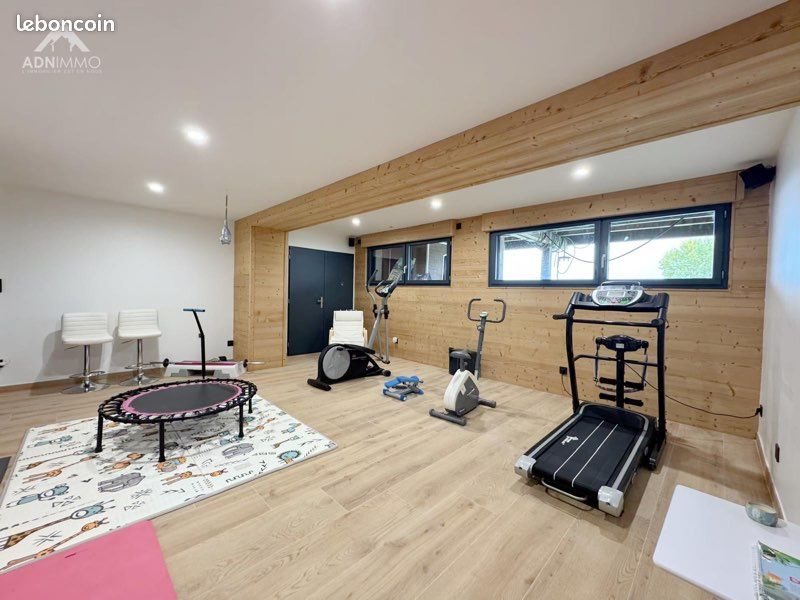 Maison à louer, 375m², Thoiry