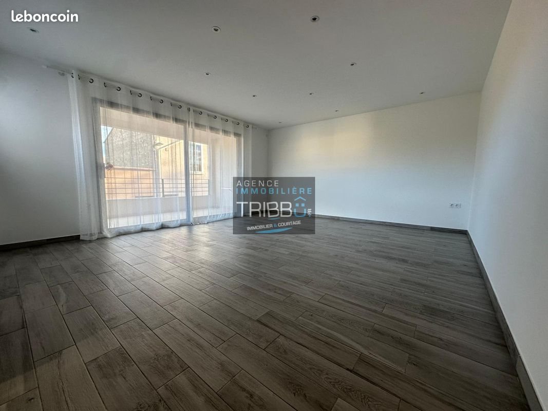 Appartement à louer, 68m², Canohès