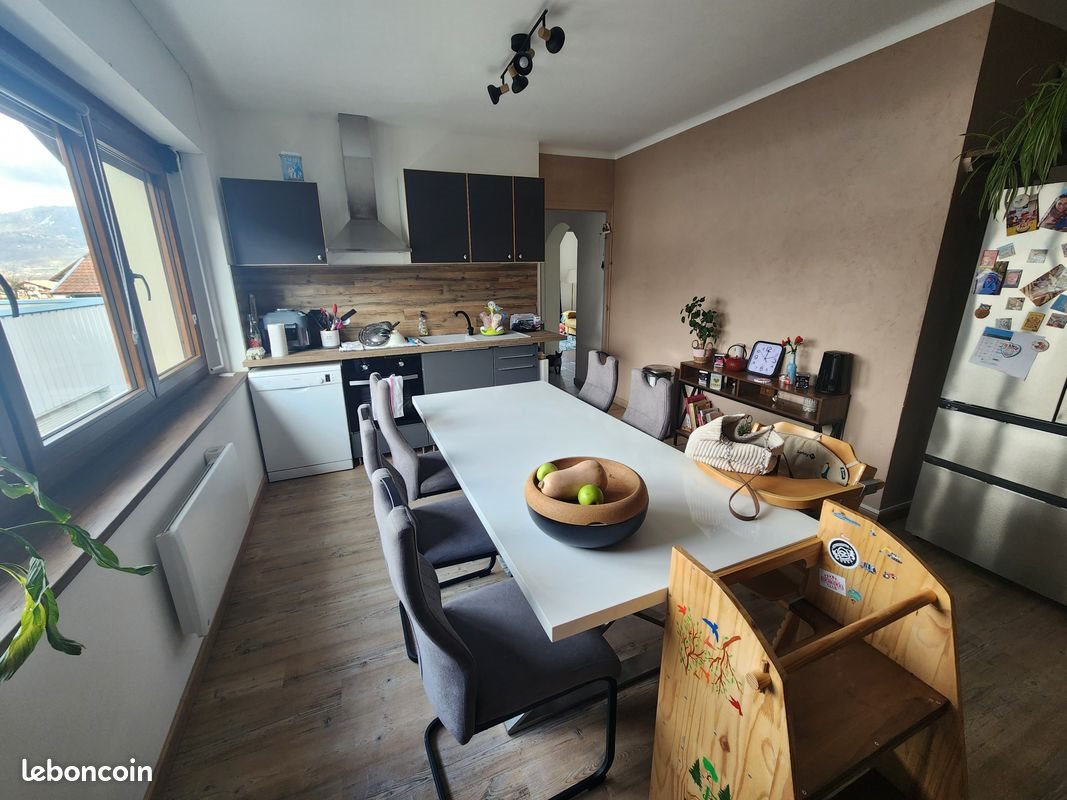 Appartement à louer, 90m², Marnaz