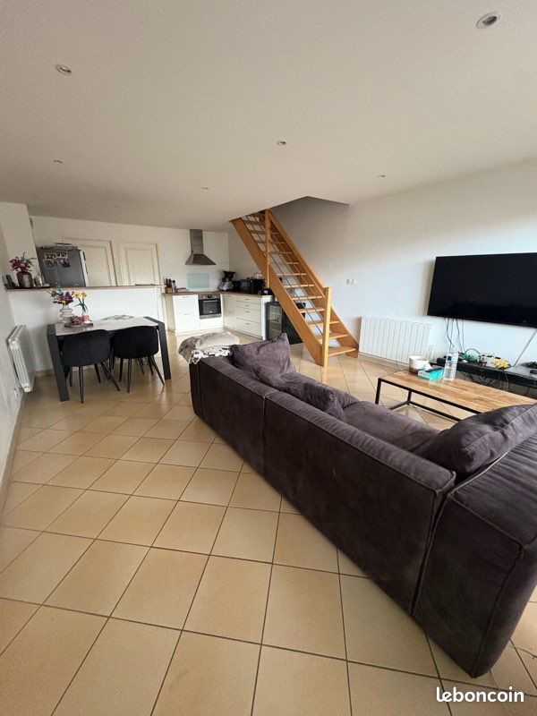 Appartement à louer, 90m², Assieu