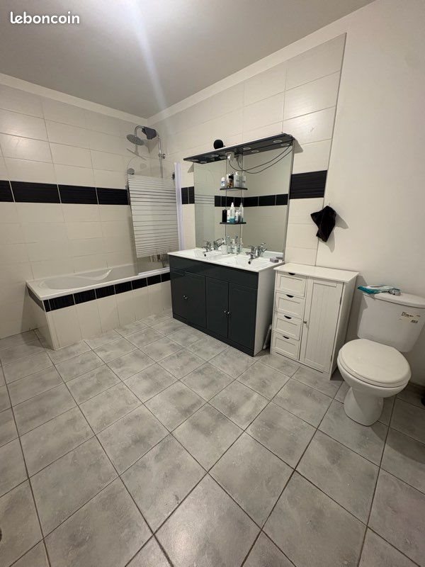 Appartement à louer, 90m², Assieu