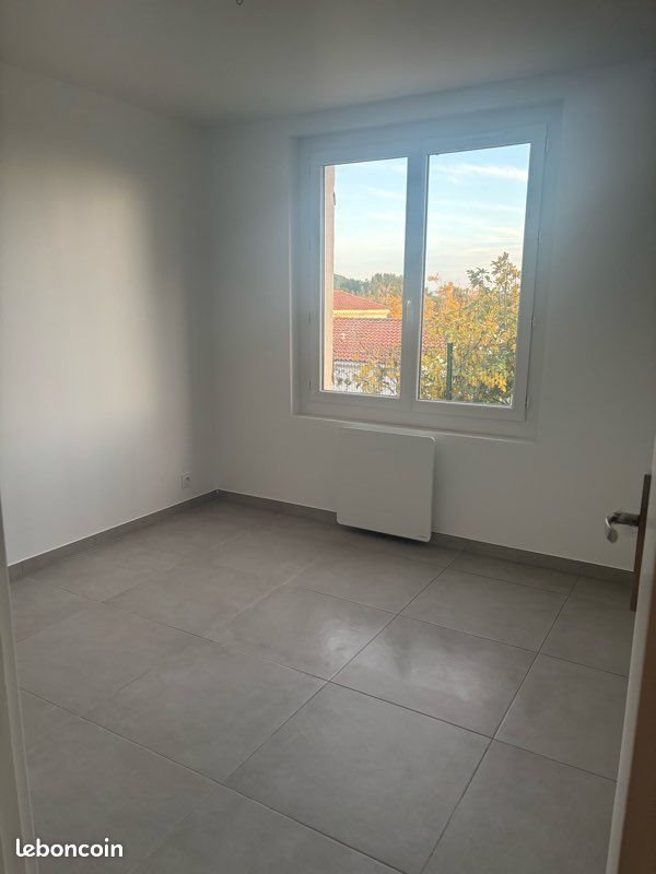 Maison à louer, 107m², Saint-Mitre-les-Remparts