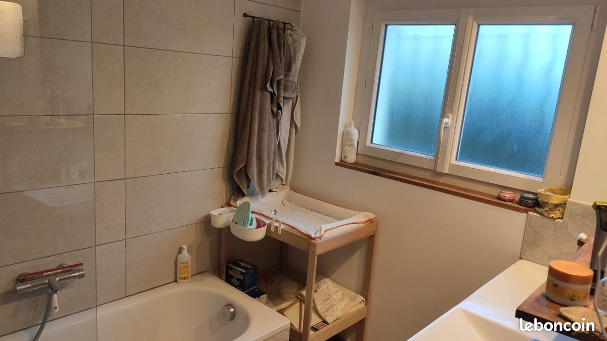 Appartement à louer, 110m², Vailhauquès