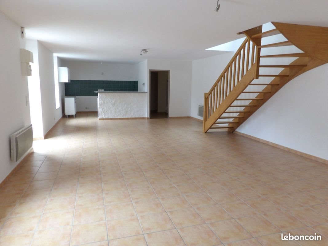 Maison à louer, 130m², Rédené