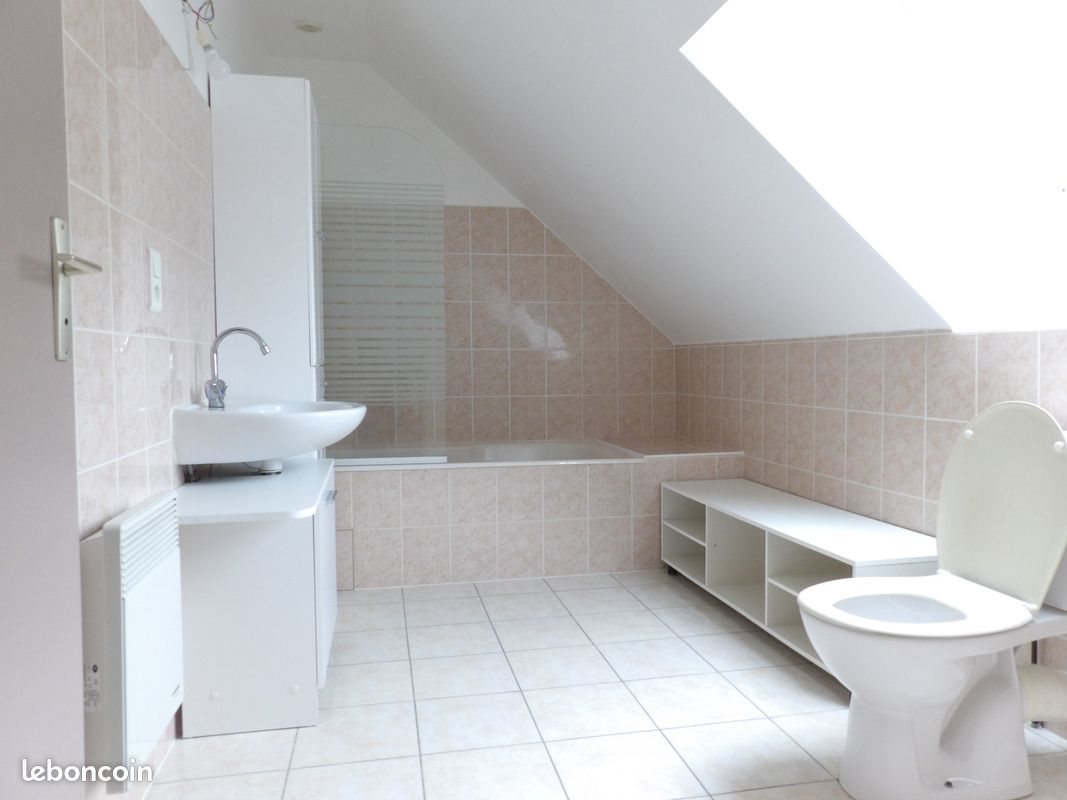 Maison à louer, 130m², Rédené