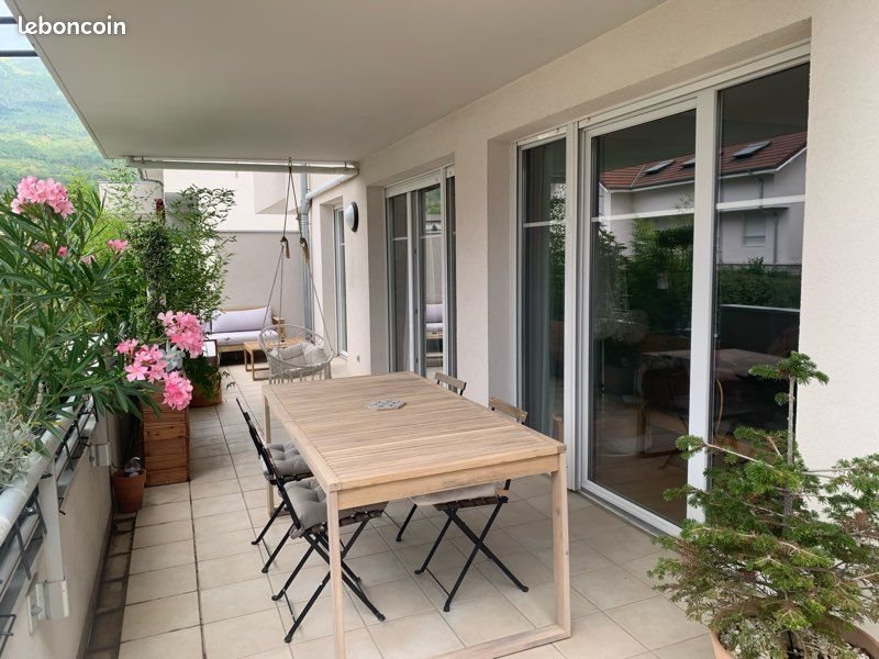 Appartement à louer, 76m², Thoiry