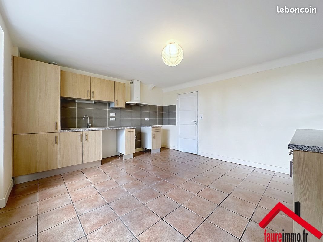 Maison à louer, 104m², Saint-Pantaléon-de-Larche