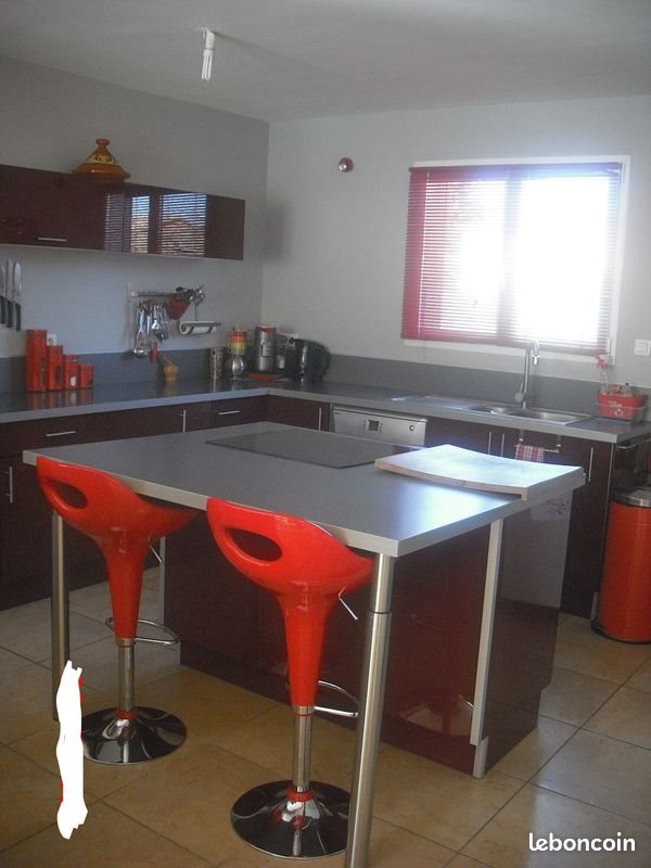 Maison à louer, 140m², Redessan