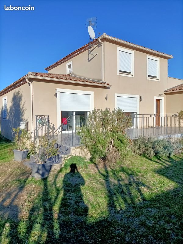 Maison à louer, 140m², Redessan