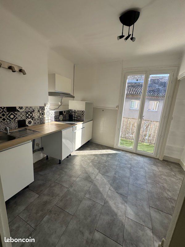 Appartement à louer, 63m², Bourg-Saint-Andéol