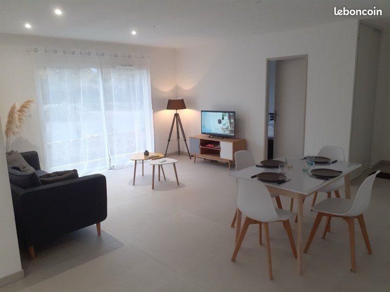 Maison à louer, 70m², Lussas