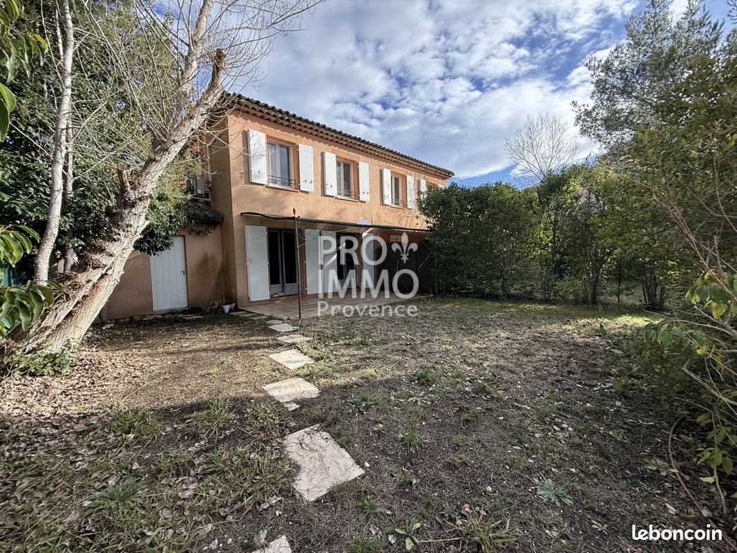 Maison à louer, 83m², Mallemort