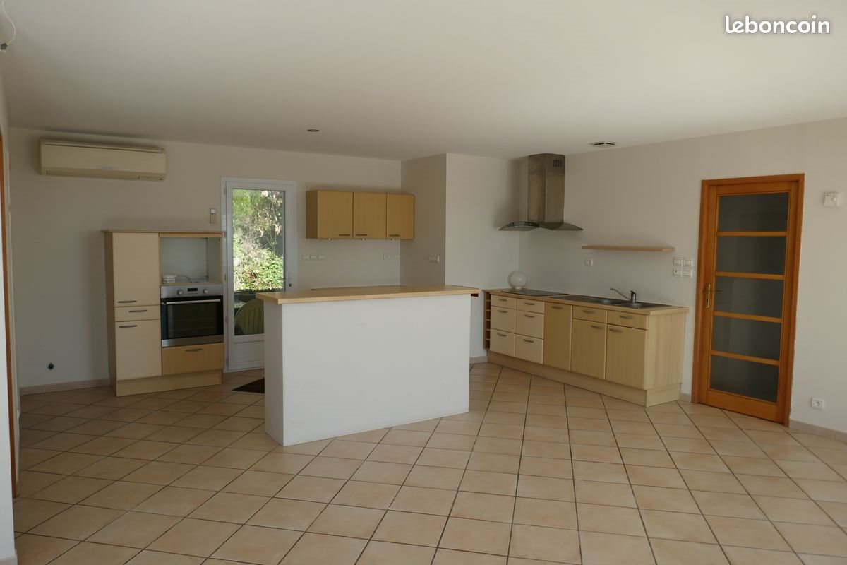 Maison à louer, 170m², Lyas