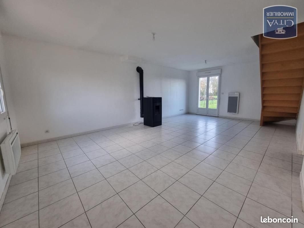 Maison à louer, 87m², Douilly