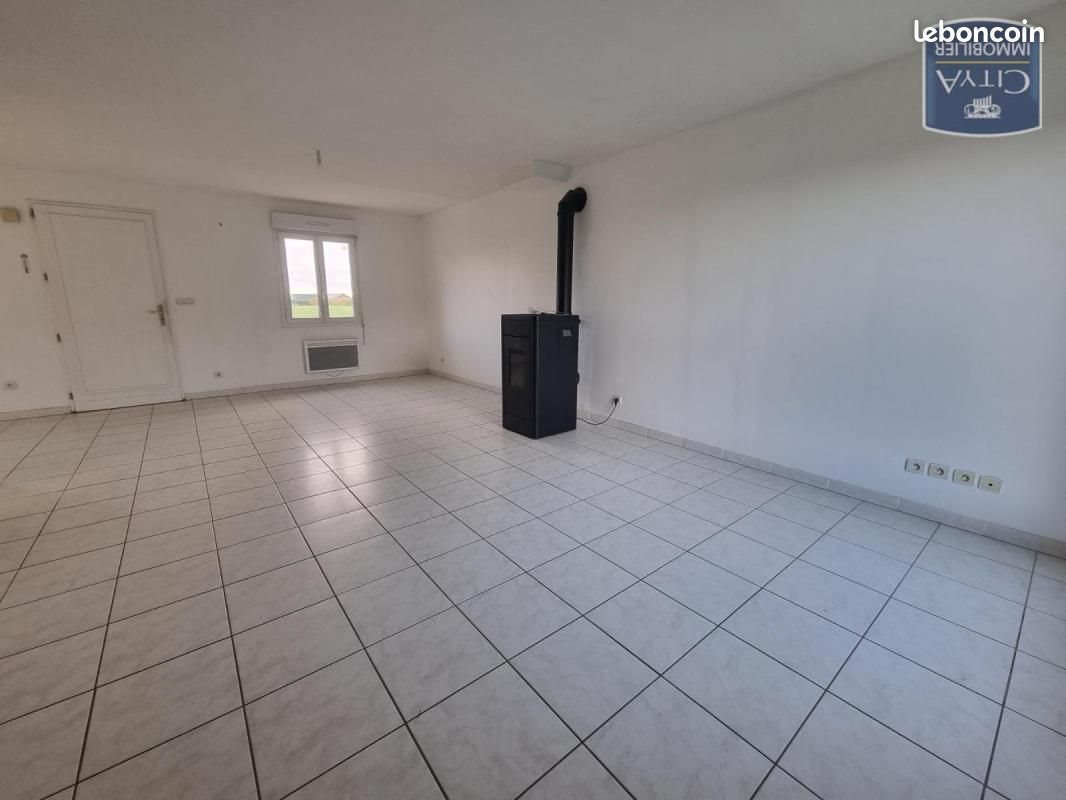 Maison à louer, 87m², Douilly