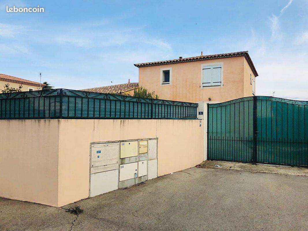 Maison à louer, 107m², Redessan