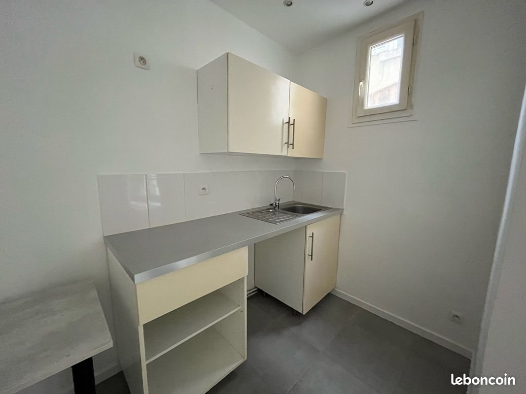 Appartement à louer, 27m², Marseille 6ème