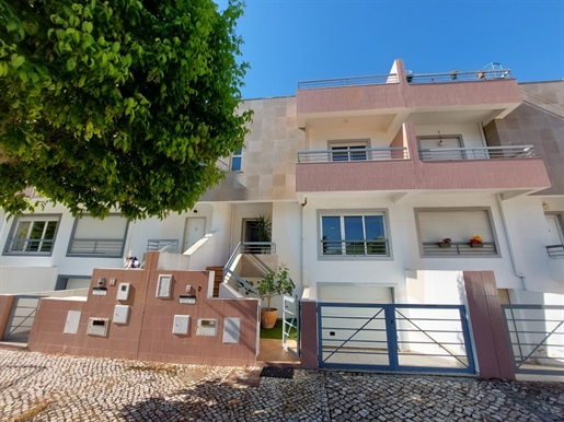 Moradia T4, com garagem, para venda em Tavira, Algarve