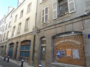 Very interesting potential for this building of 490 m² to renovate