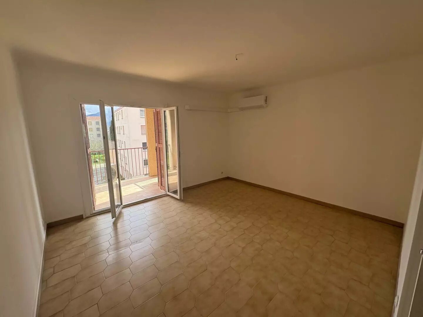 Appartement à louer, 76m², Corte