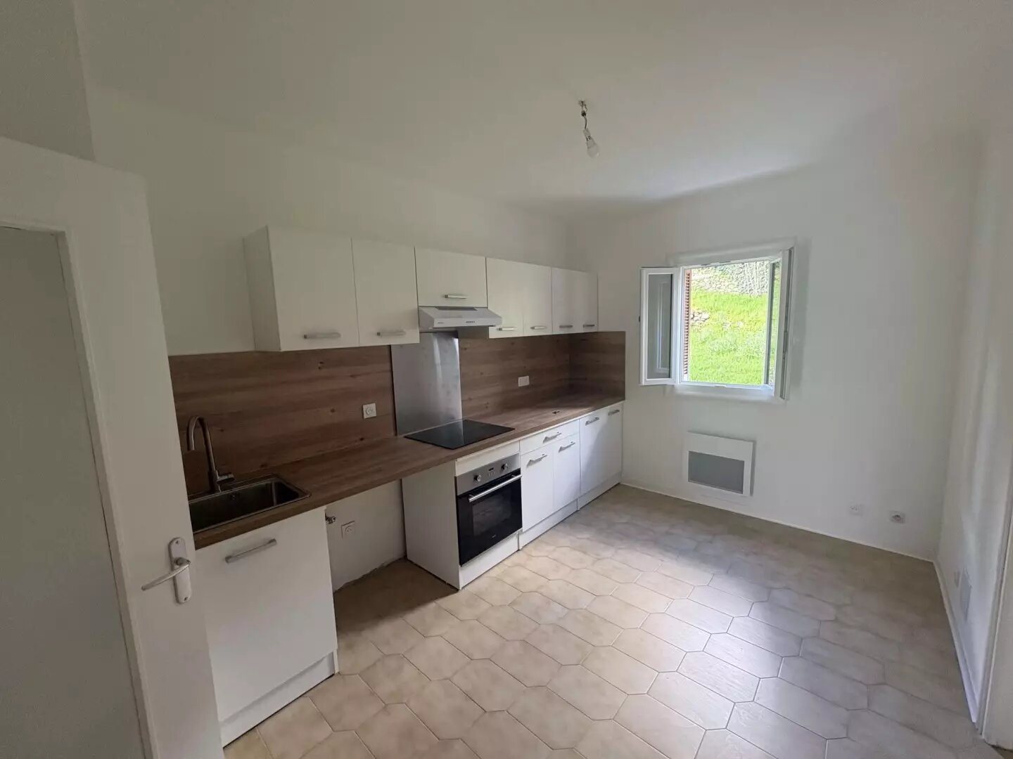 Appartement à louer, 76m², Corte