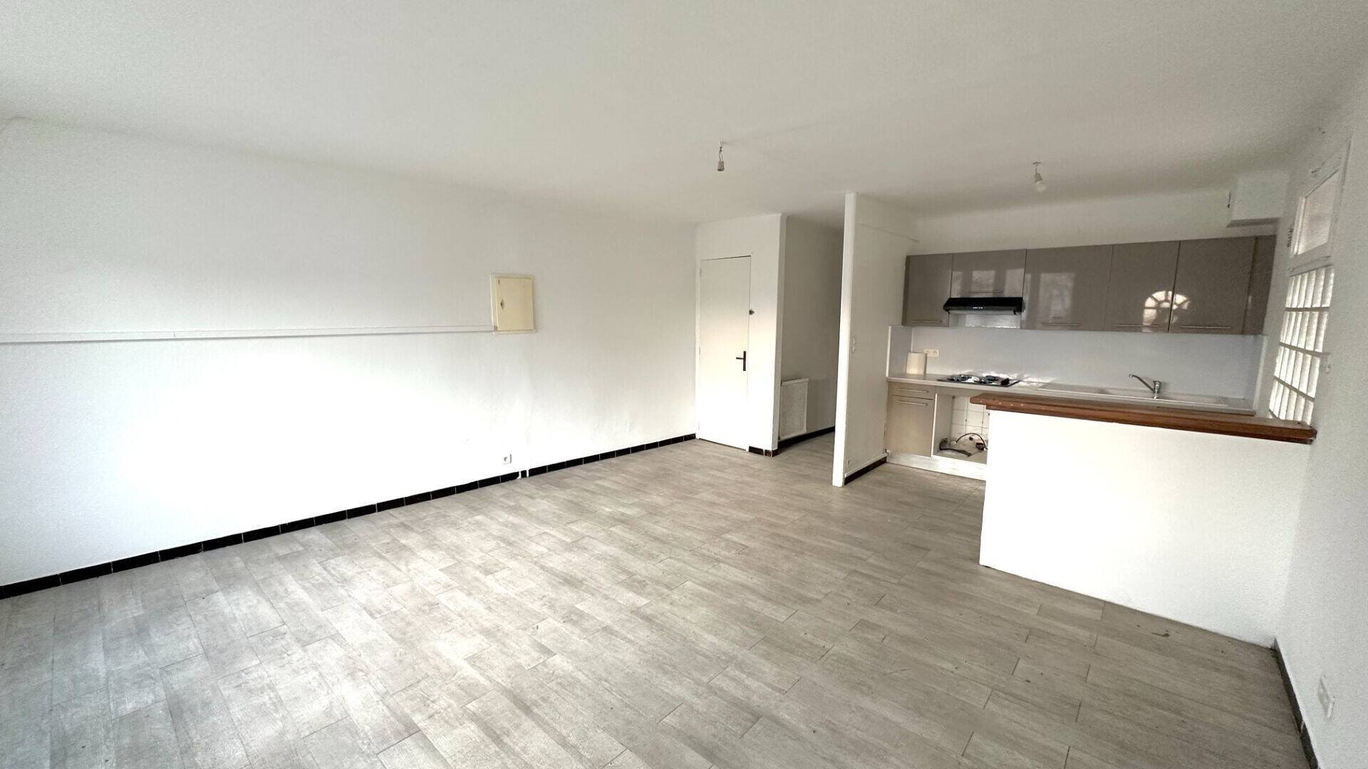 Appartement à louer, 77m², Althen-des-Paluds