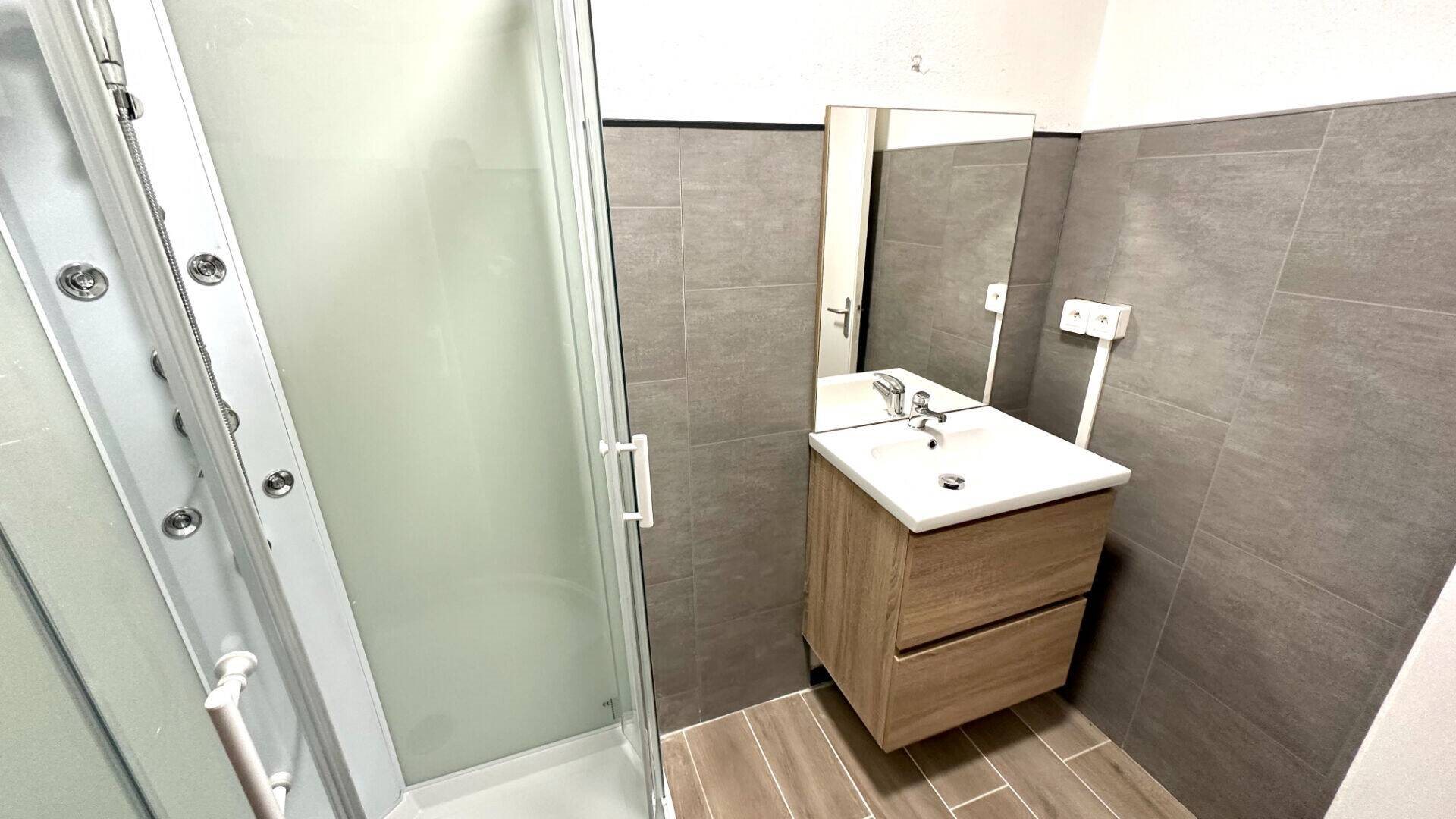 Appartement à louer, 77m², Althen-des-Paluds