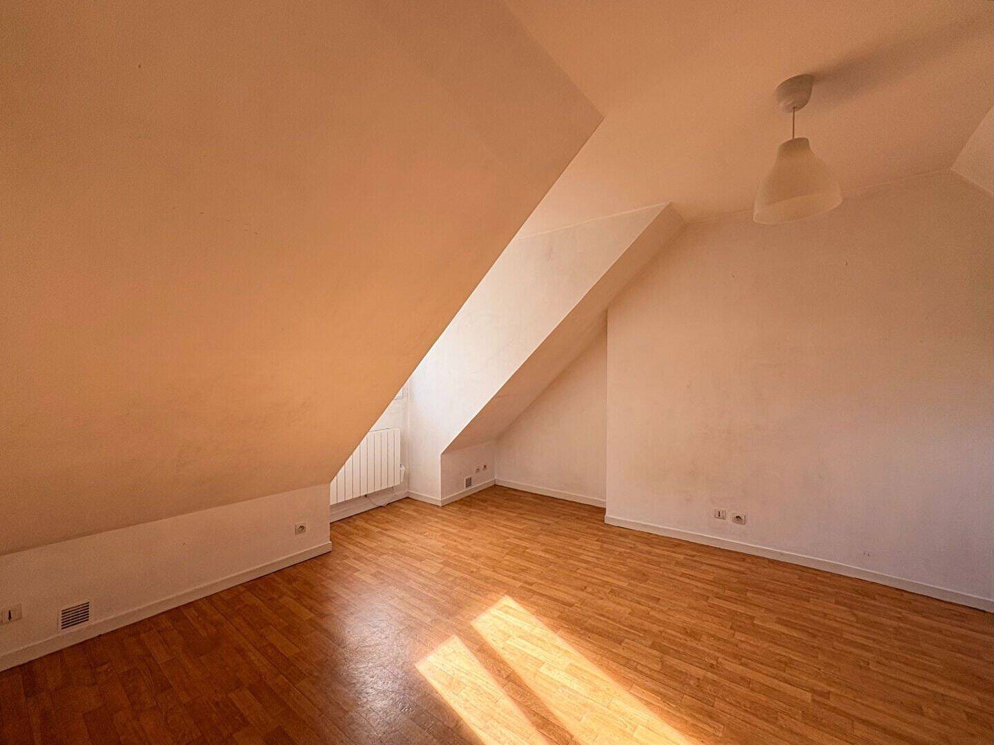 Appartement à louer, 16m², Saint-Cyr-l'Ecole