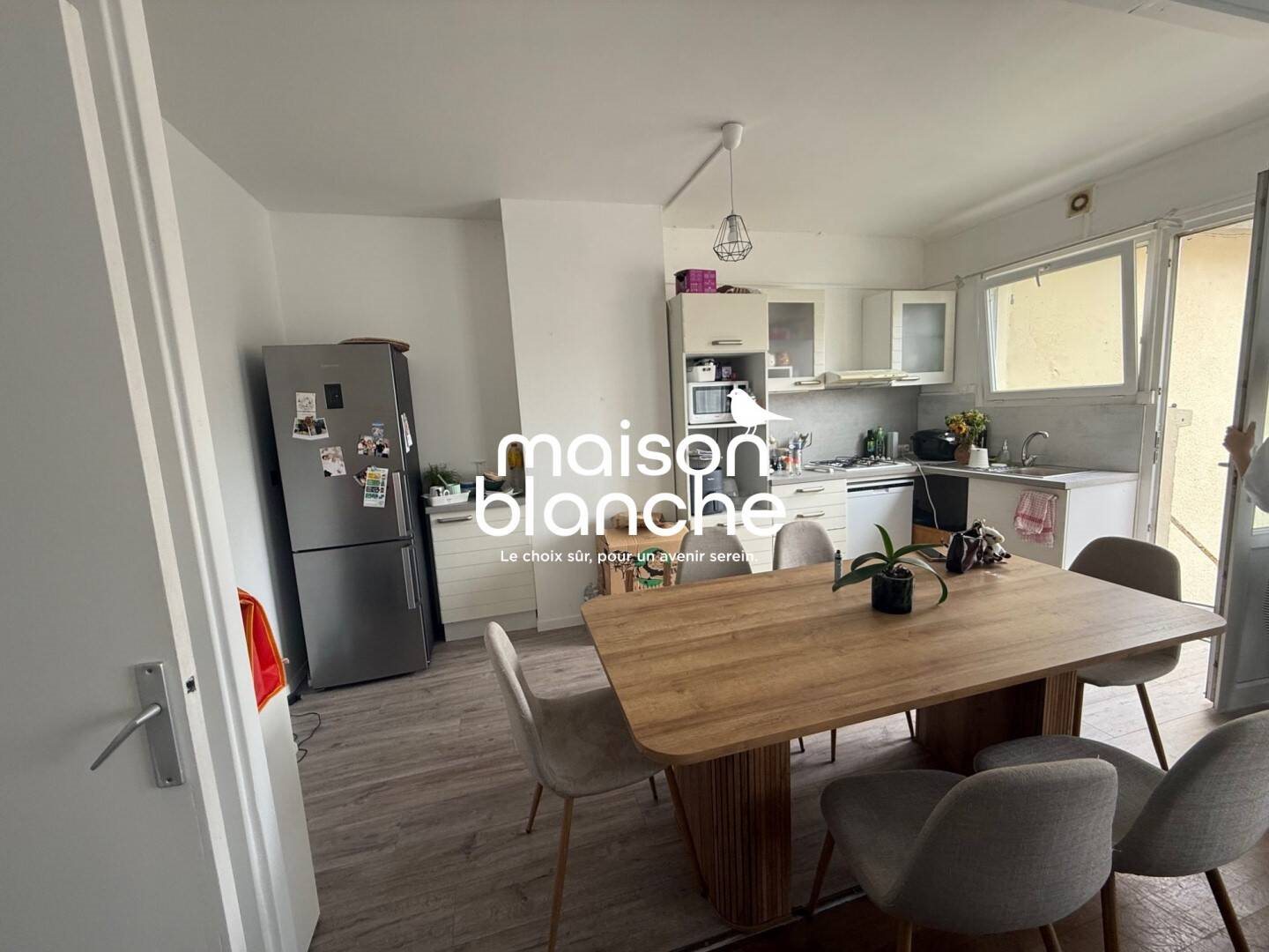 Appartement à louer, 110m², Descartes