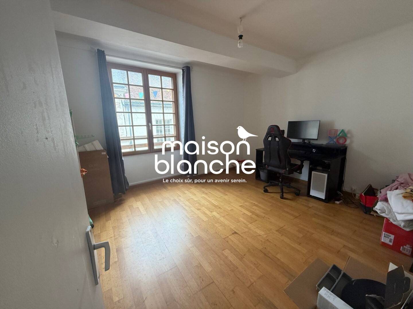 Appartement à louer, 110m², Descartes