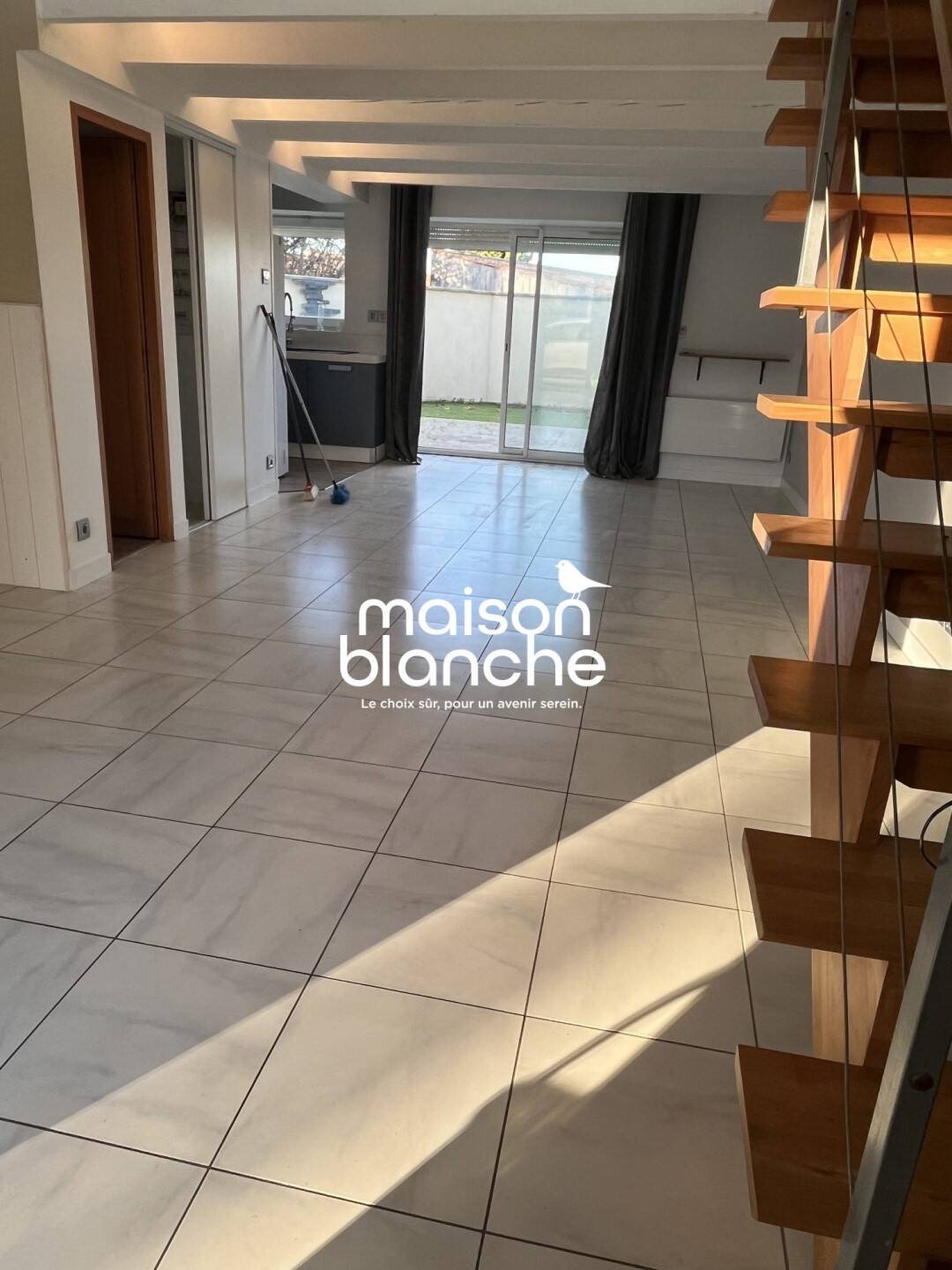 Maison à louer, 111m², Ardillières