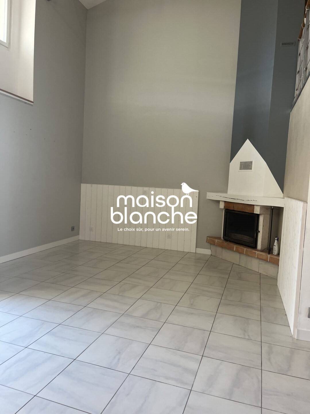 Maison à louer, 111m², Ardillières