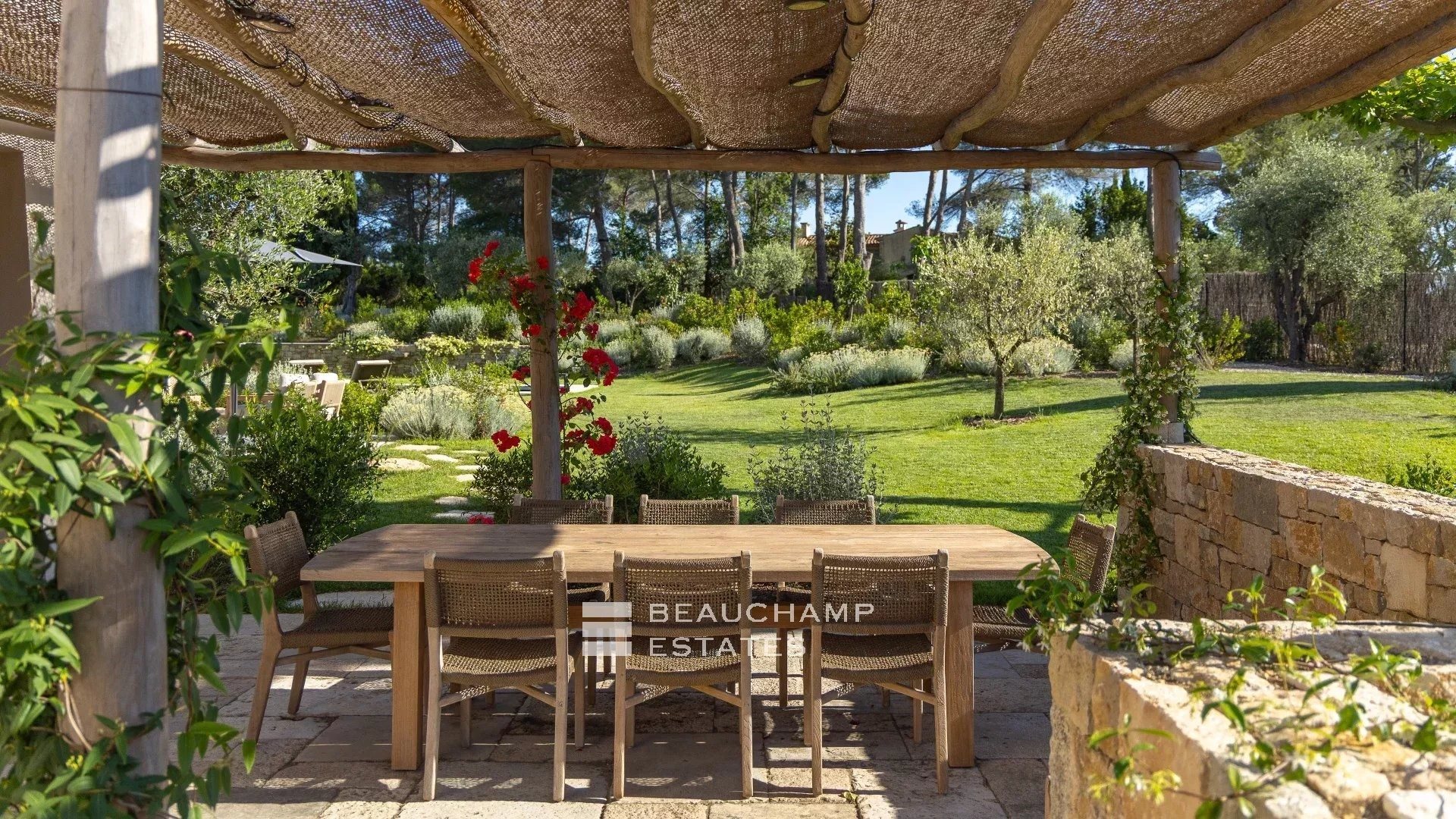 Maison à louer, 600m², Mouans-Sartoux