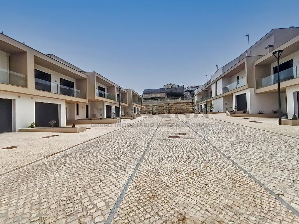 House T5 in private condominium, Lourinhã