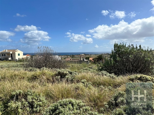 Plot of land with 1,323 m2 in Sítio da Lapeira