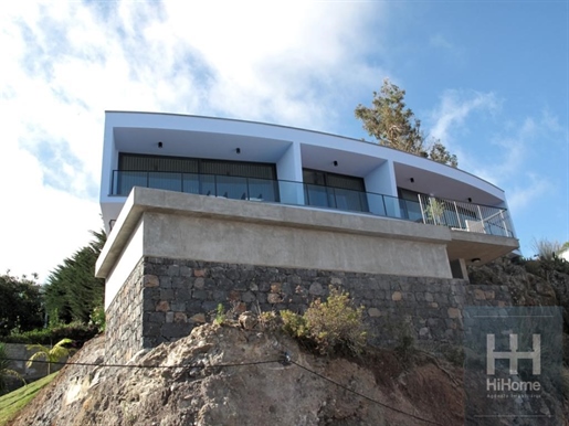 Luxury villa with fantastic views of the Christ the King and sea