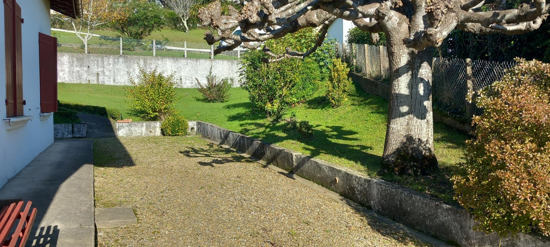 Mouguerre 100m2T4 on m2 of land
