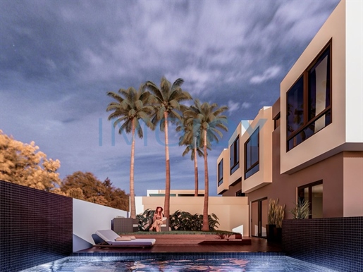 Ausgezeichnete Luxus-Doppelhaushälfte mit 4 Schlafzimmern im Bau