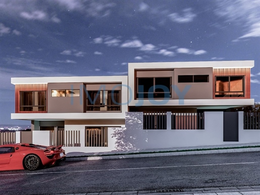 Ausgezeichnete Luxus-Doppelhaushälfte mit 4 Schlafzimmern im Bau