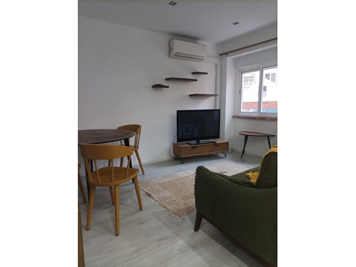 Appartement rénové de 2 chambres avec patio à Venteira
