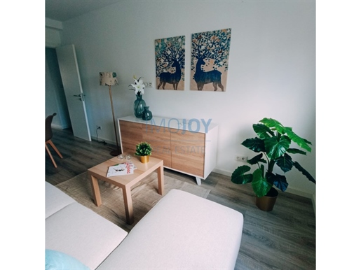 Apartamento de 1 + 1 dormitorio con Mezzanine Recuperado y amueblado en S. Domingos de Benfica