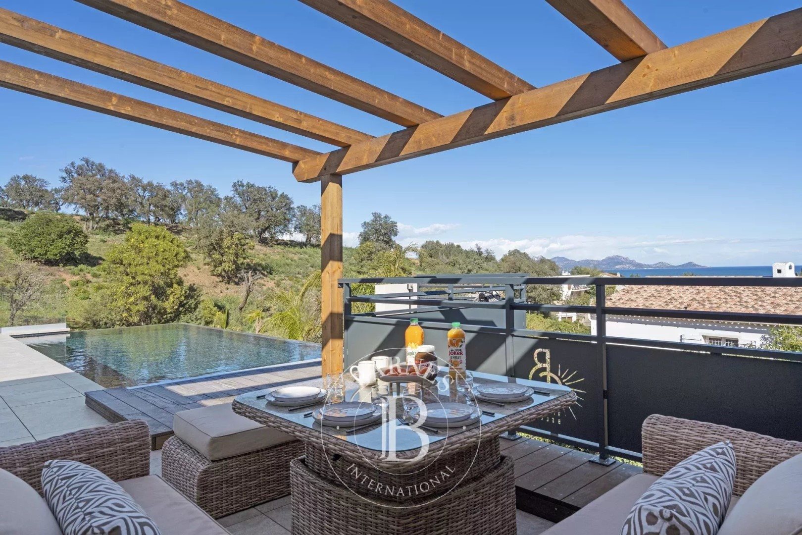 Maison à louer, 240m², Roquebrune-sur-Argens