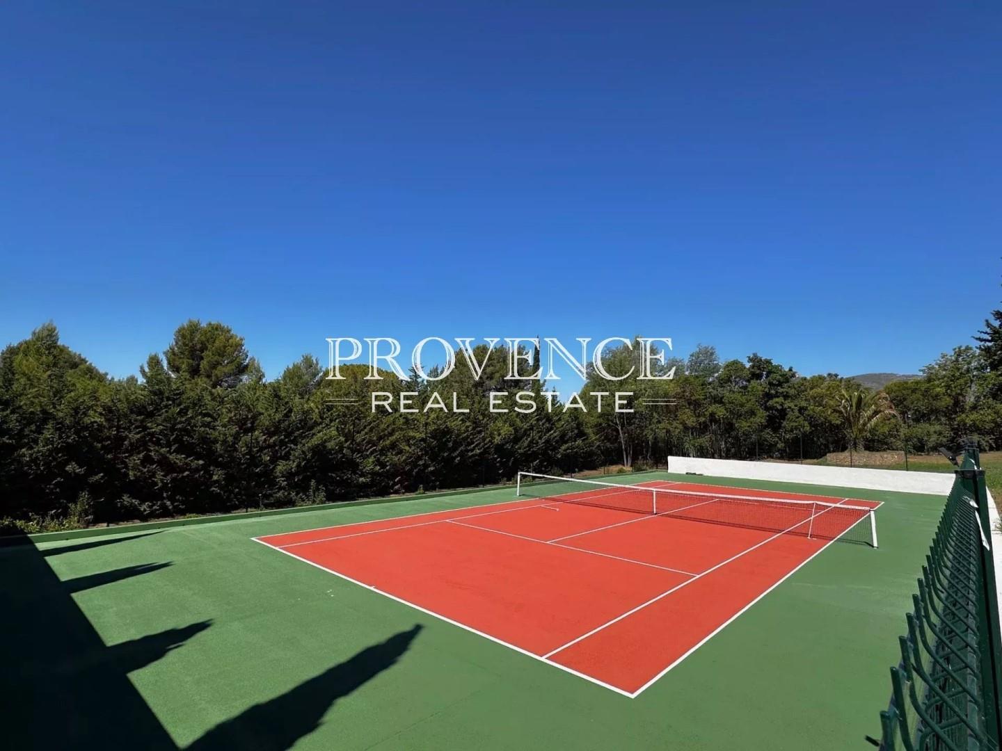 Maison à louer, 380m², Gémenos