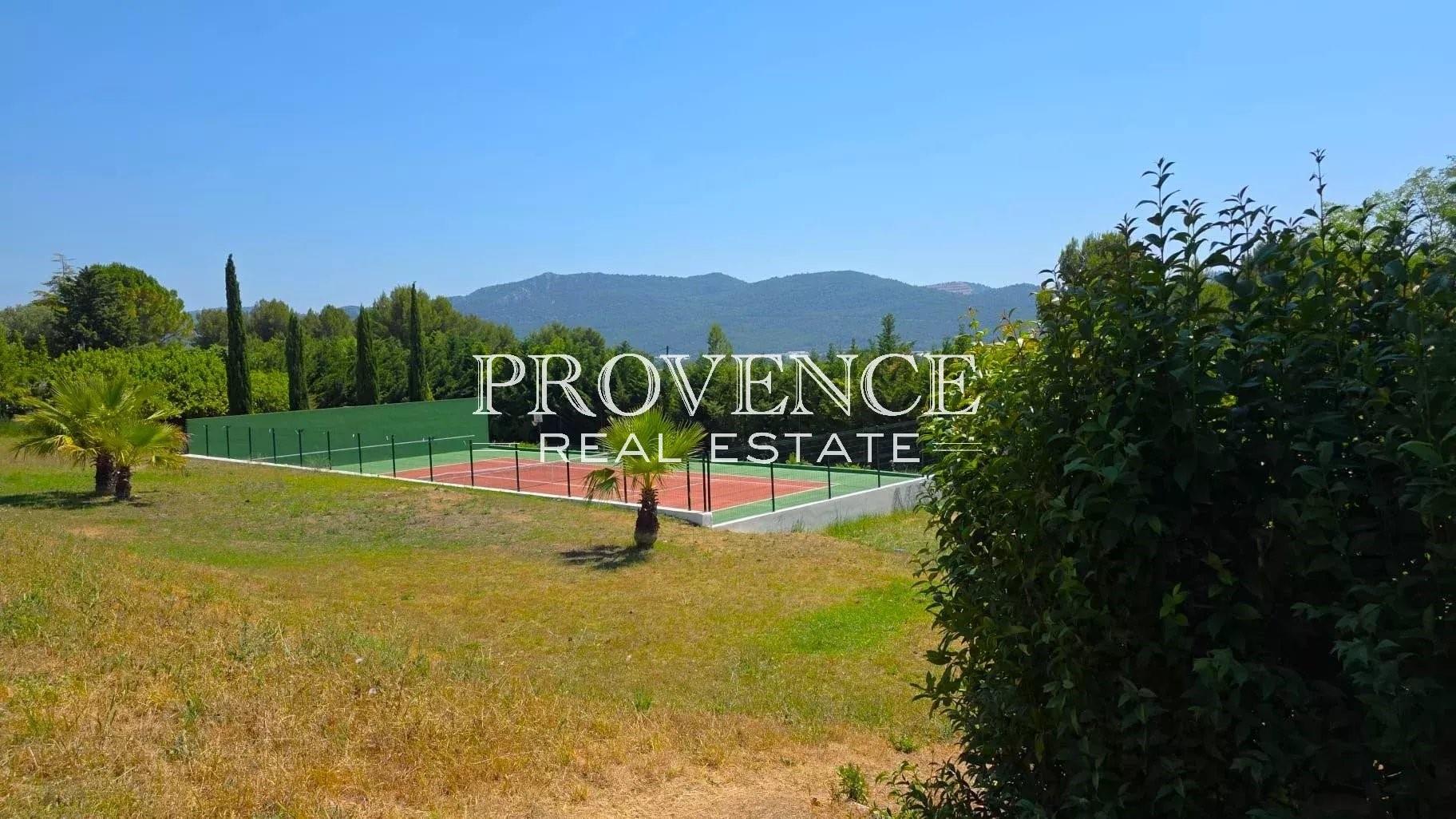 Maison à louer, 380m², Gémenos