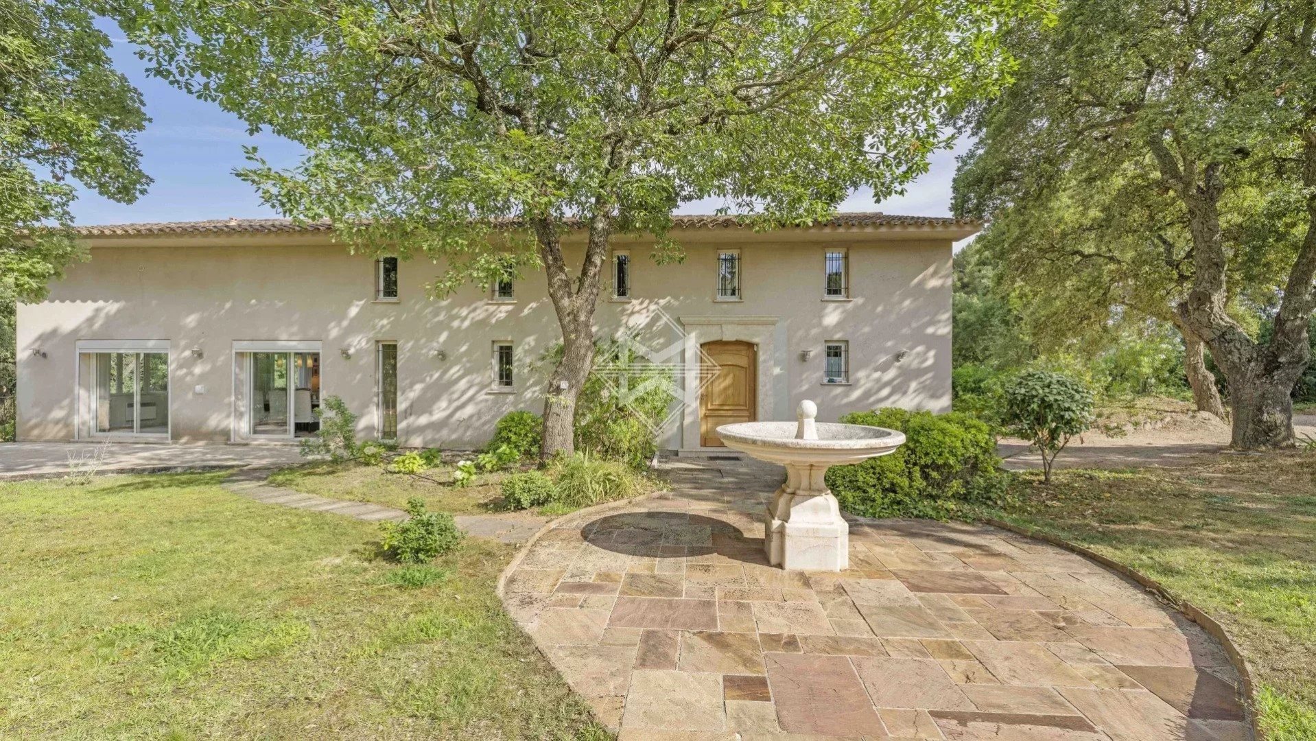 Maison à louer, 370m², Grimaud