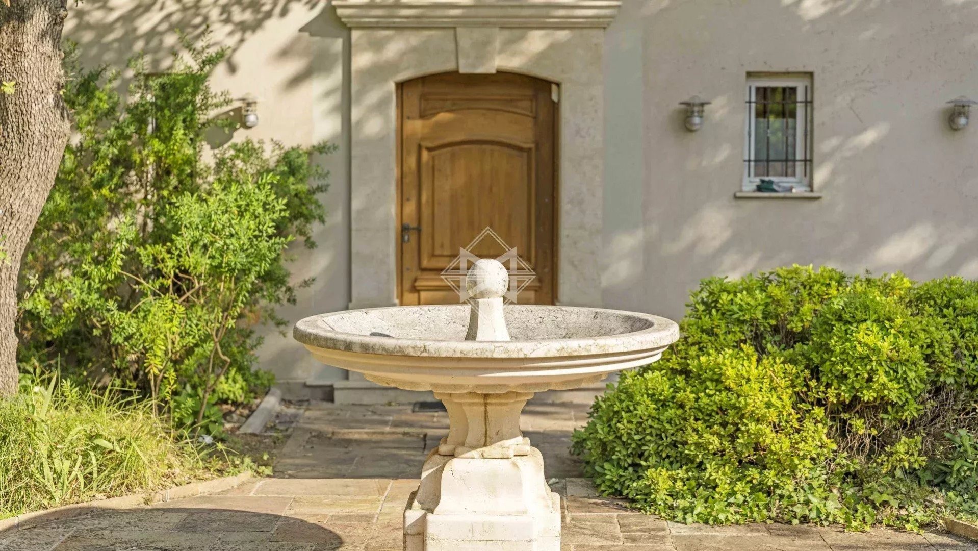 Maison à louer, 370m², Grimaud