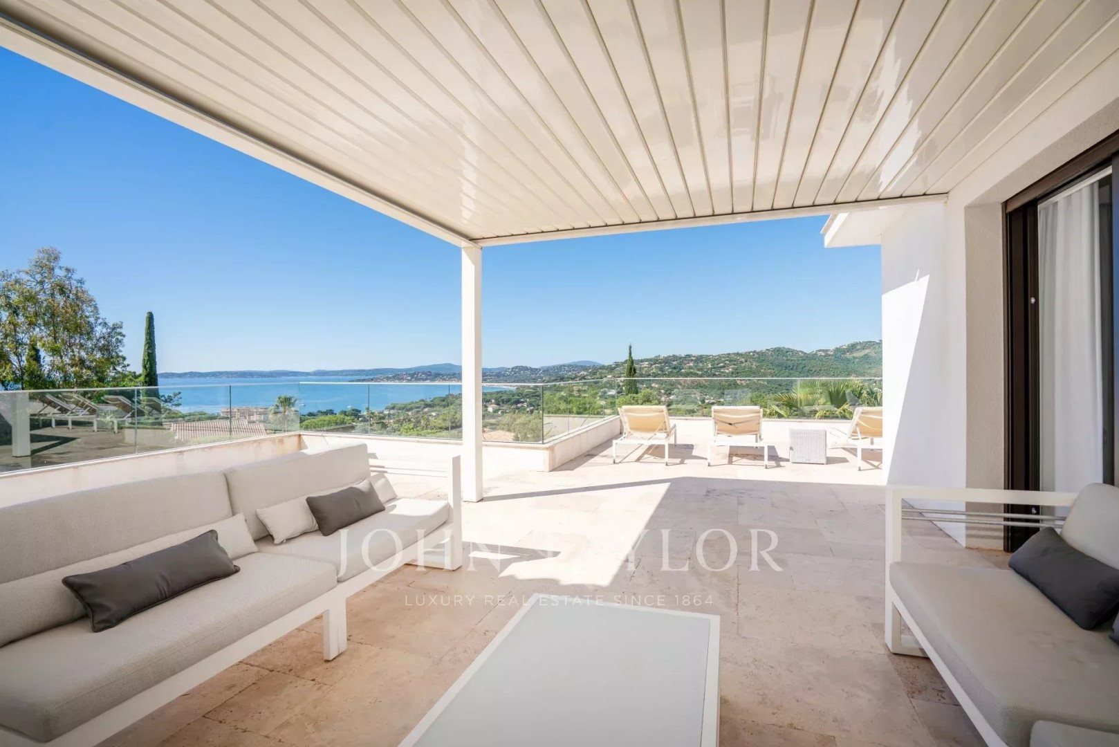 Maison à louer, 350m², Roquebrune-sur-Argens