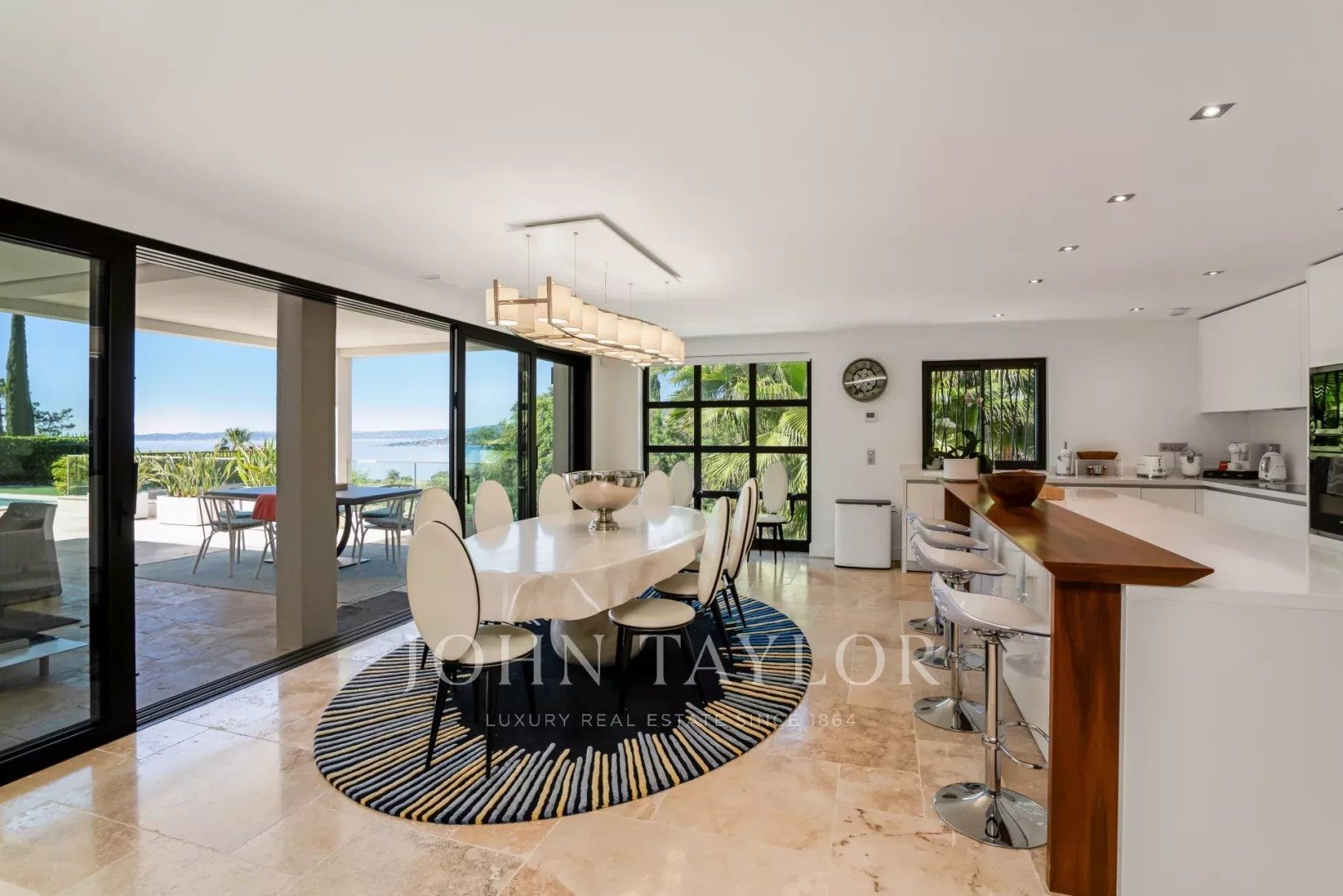 Maison à louer, 350m², Roquebrune-sur-Argens